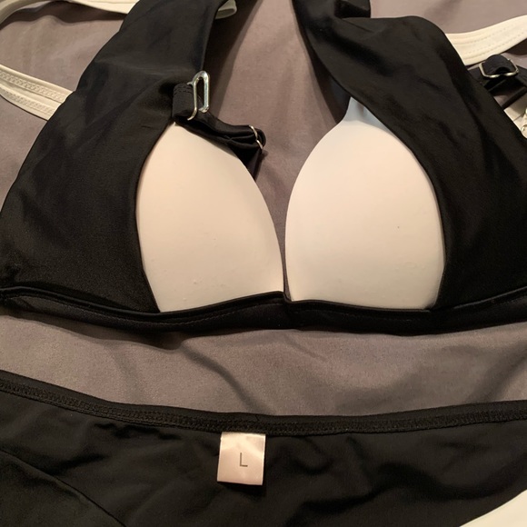 Bikini - Picture 1 of 2